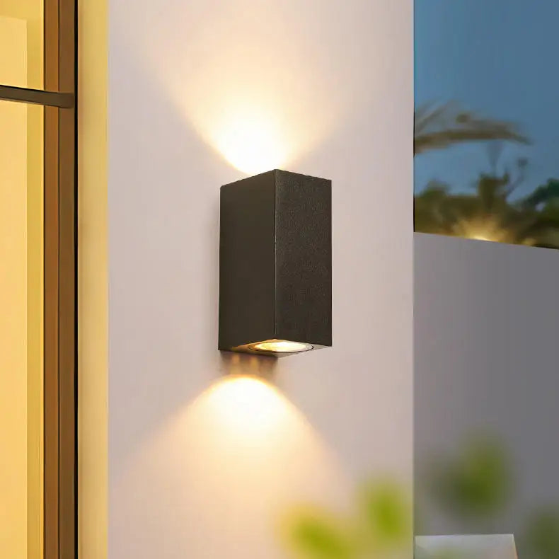 Lampe carrée moderne - Vue d'angle montrant la finition