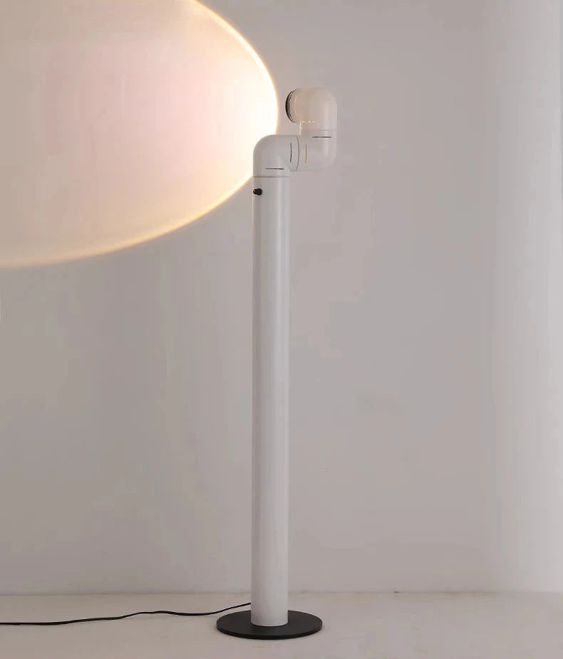 Lampe sur pied rétro chrome rouge - ambiance éclectique salon contemporain