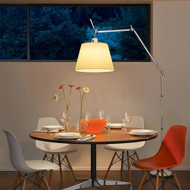 Lampadaire arc design - structure robuste aluminium base stable