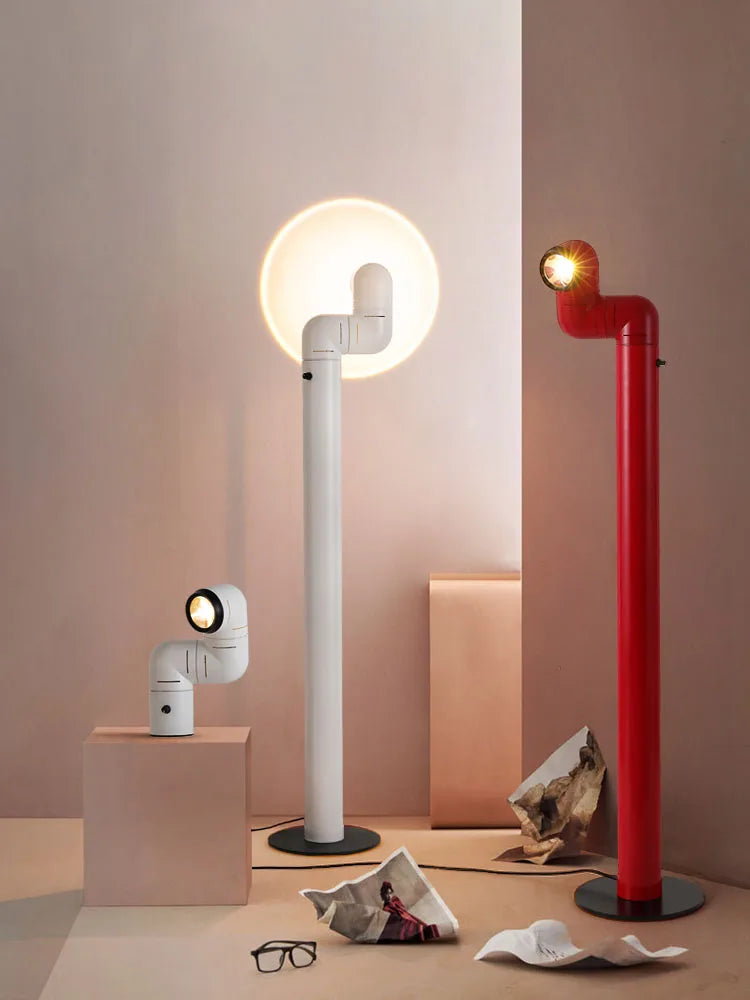 Lampadaire design futuriste tube chrome - détail structure métallique sculptural