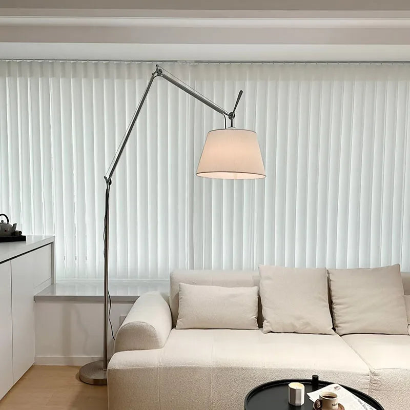 Lampadaire moderne aluminium chromé - éclairage directionnel salon contemporain