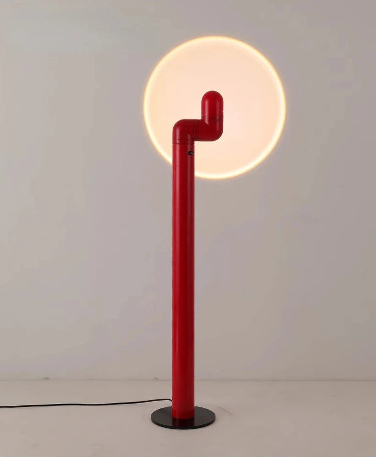 Lampadaire rétro futuriste rouge - ambiance dramatique décoration audacieuse