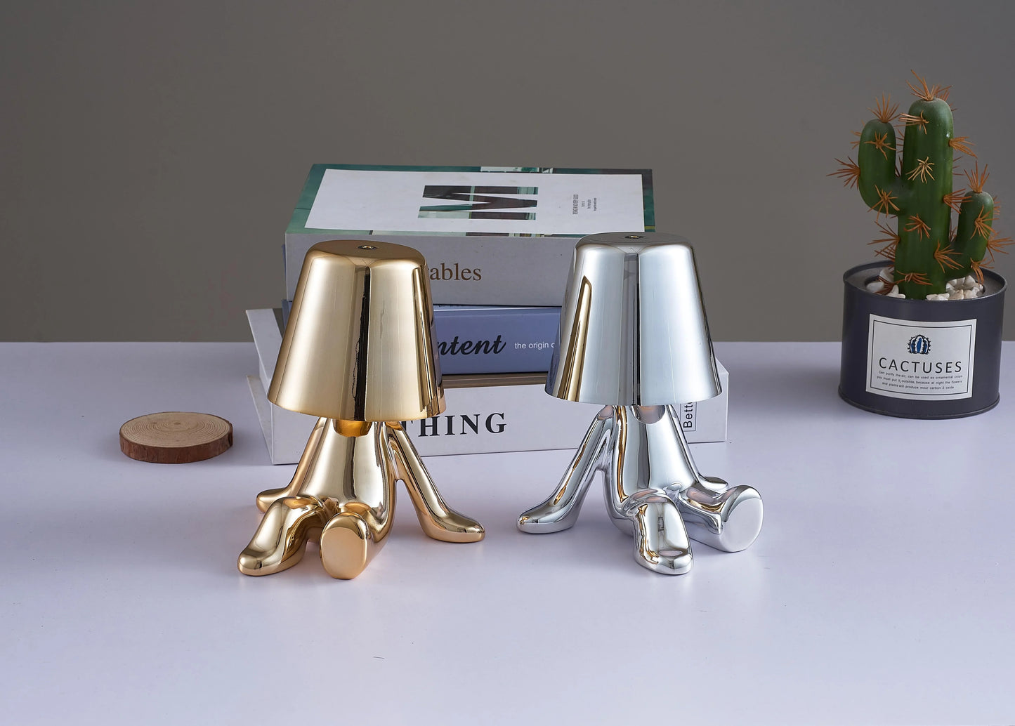 Lampe de bureau Nordic design sculptural en fer argenté avec figurine humaine
