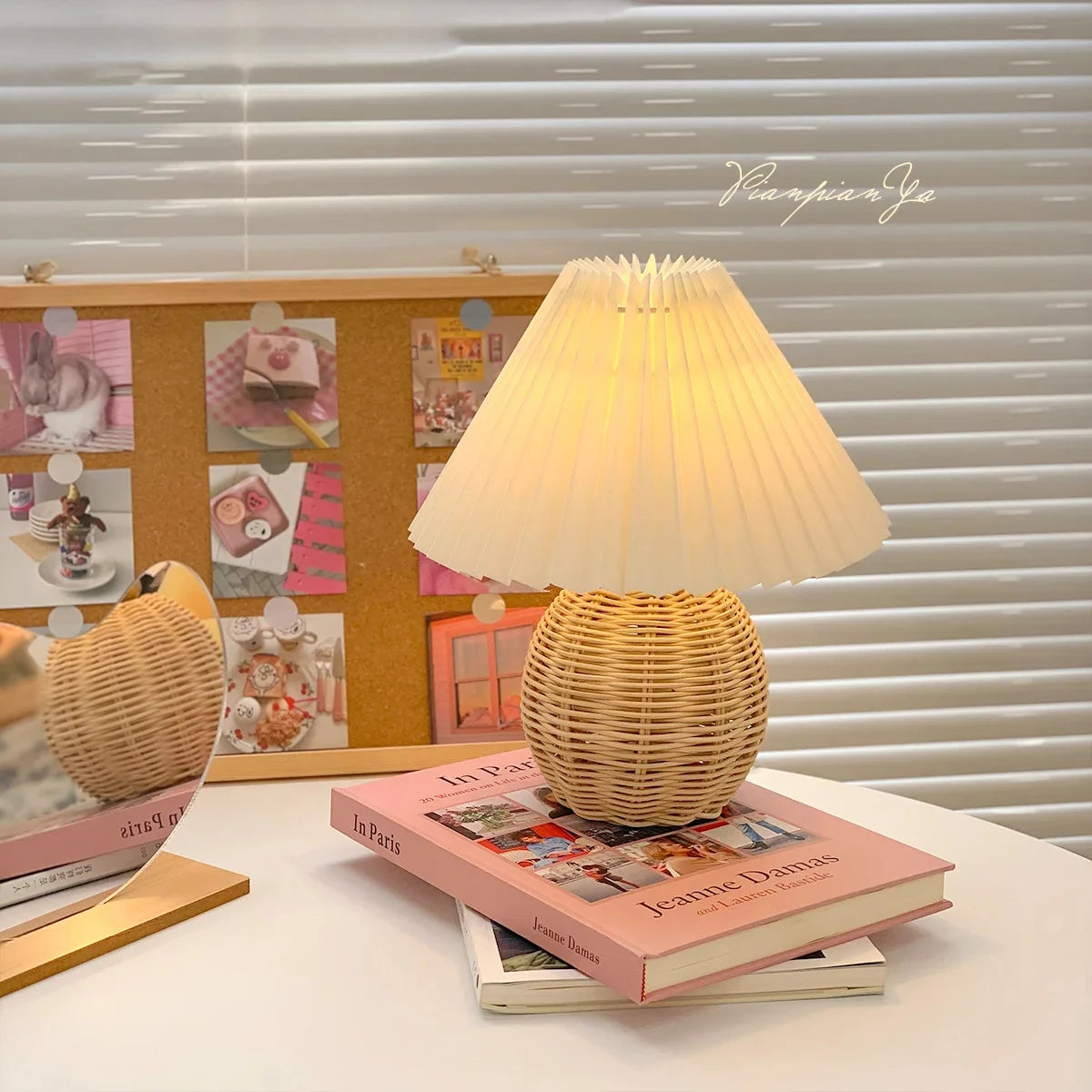 Lampe de table tressée style bohème - vue d'ensemble pour aménagement intérieur