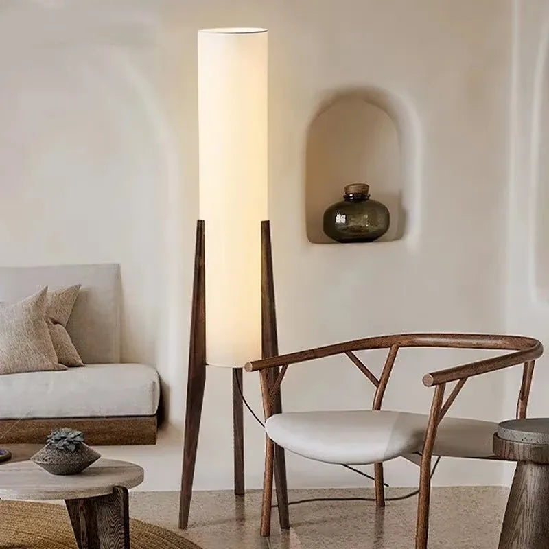 Luminaire sur pied design nordique finition noyer