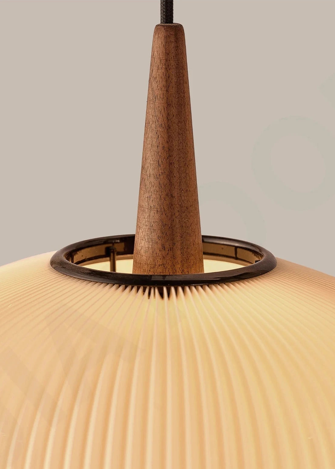 Lampadaire zen bois naturel - ambiance apaisante restaurant salon thé