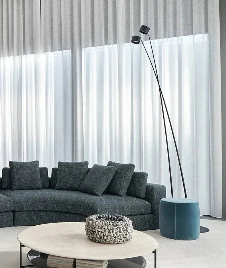 Lampadaire spot articulé design - installation espace commercial épuré