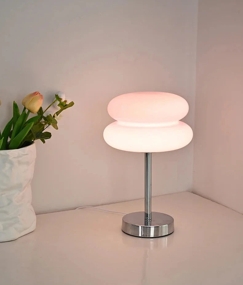 Lampe chevet macaron beige - vue rapprochée forme organique ronde