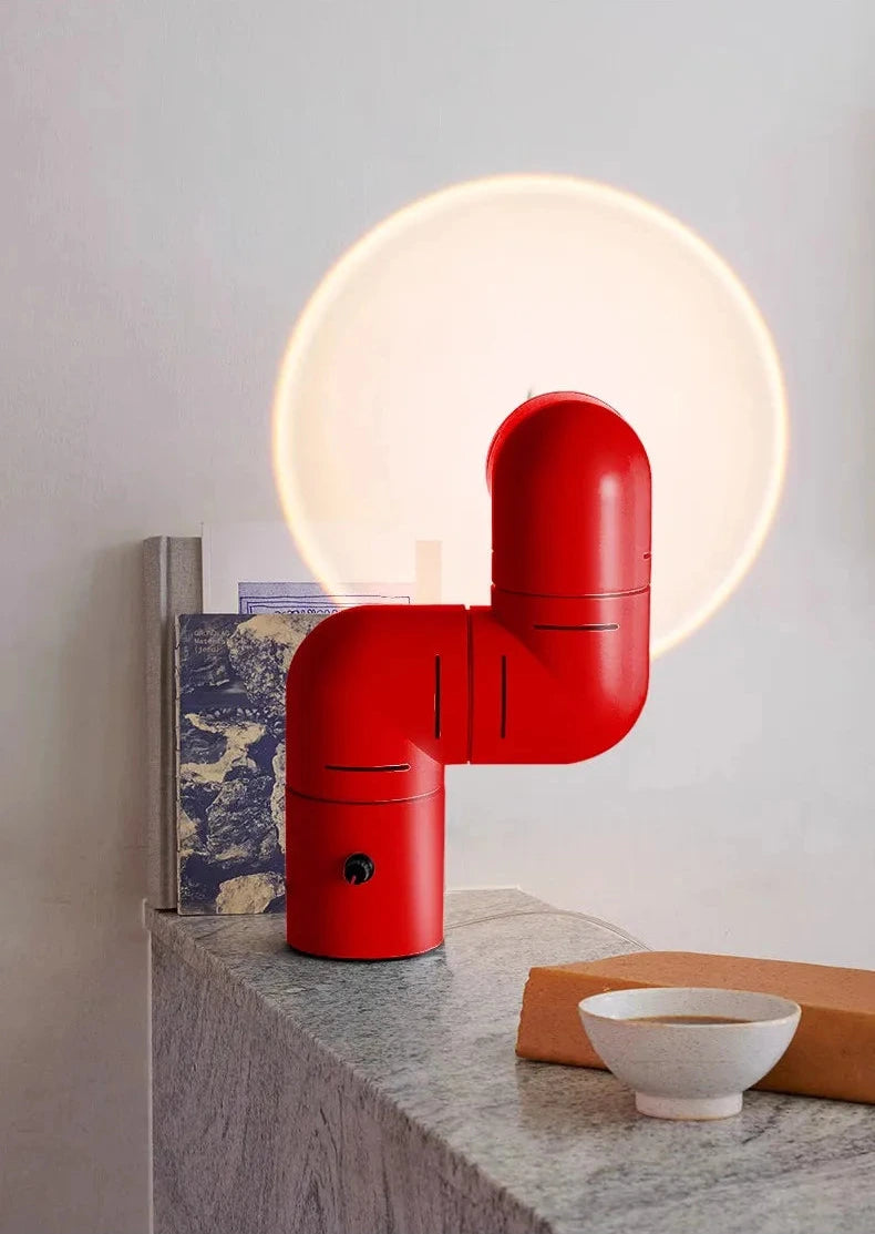 Lampadaire design tubulaire rouge - vue rapprochée finition chrome brillant