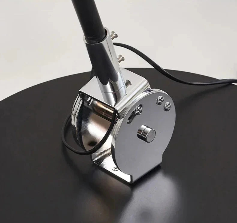 Lampadaire LED spot orientable - détail finition peinte qualité