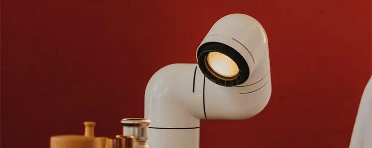 Lampe sur pied design Space Age - ambiance dramatique éclairage directionnel