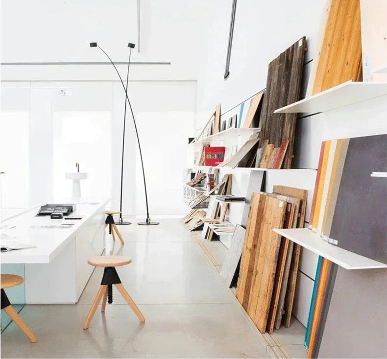 Lampadaire design minimaliste métal - vue latérale structure élancée