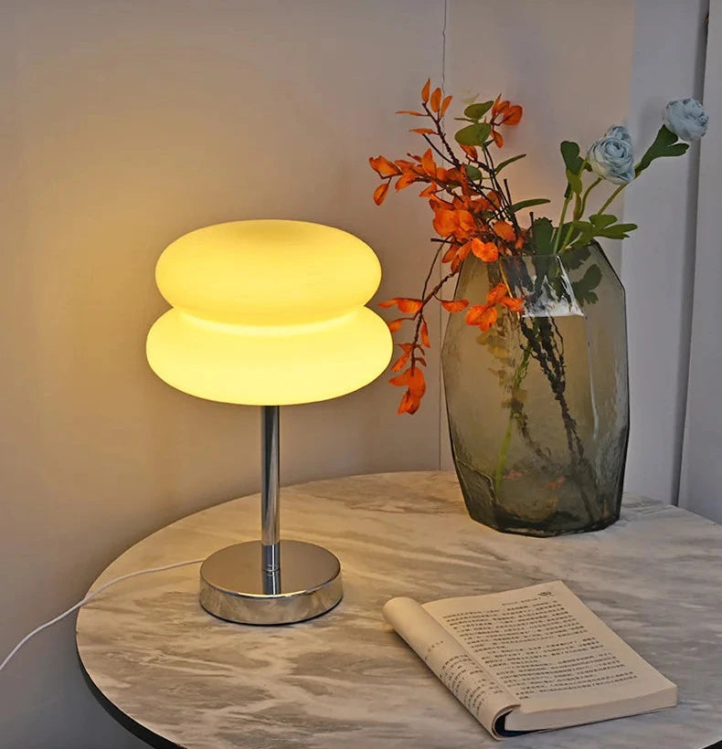Lampe chevet design macaron orange - détail finition verre teinté artisanal