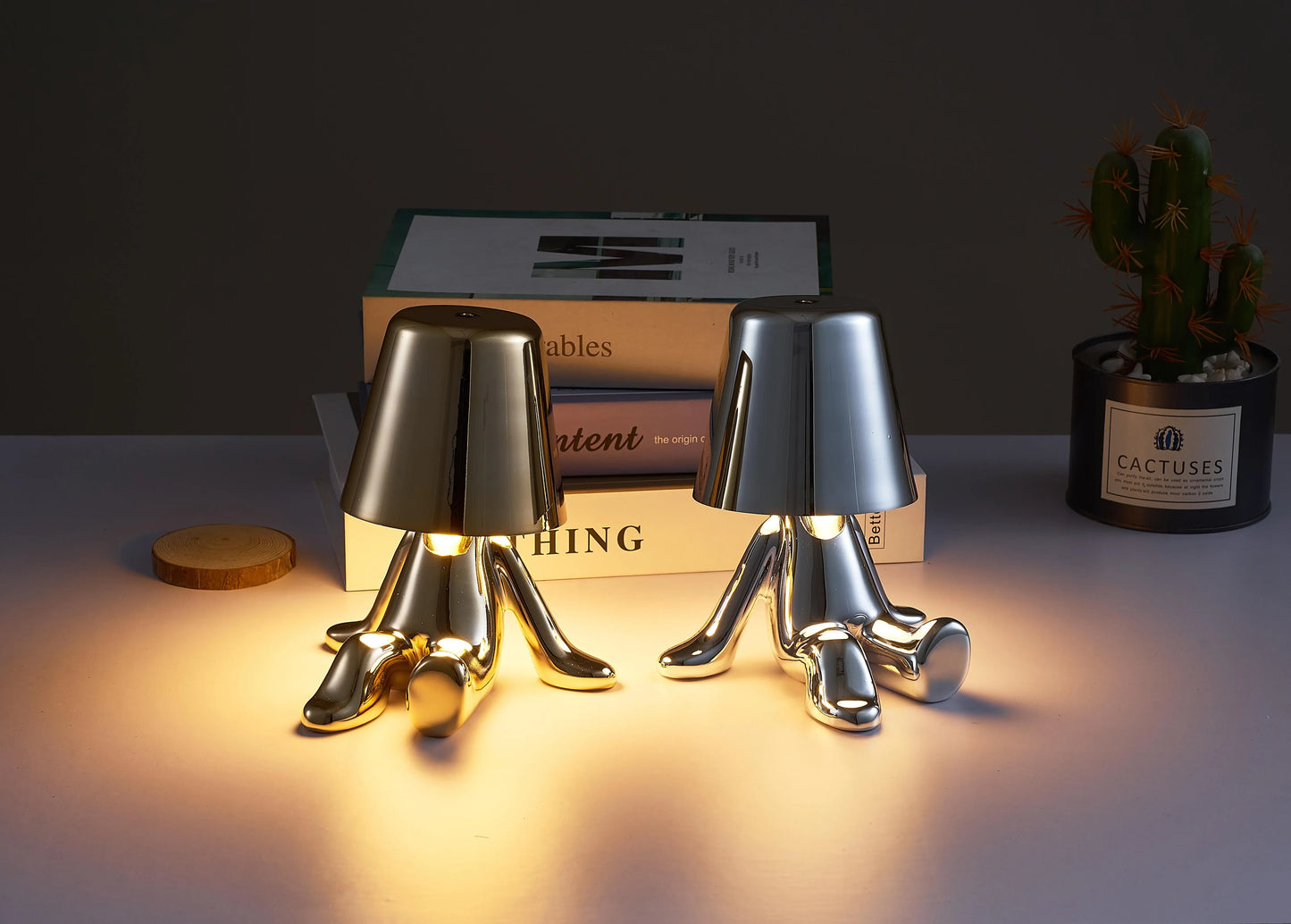 Lampe de bureau Nordic design sculptural en fer argenté avec figurine humaine