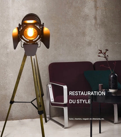 Lampadaire loft bois naturel fer - détail structure robuste authentique - vue principale