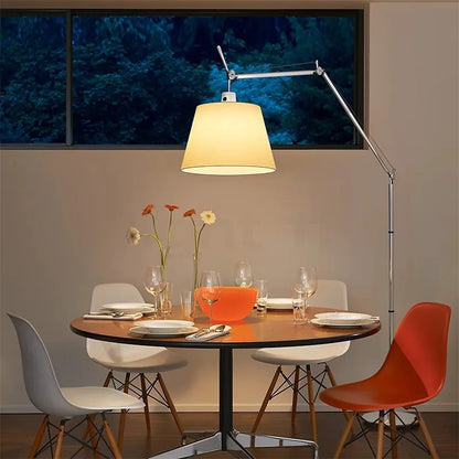 Lampadaire arc design - structure robuste aluminium base stable