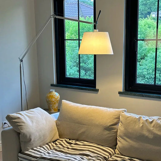 Lampadaire Arc Coréen aluminium chromé - vue principale design minimaliste contemporain