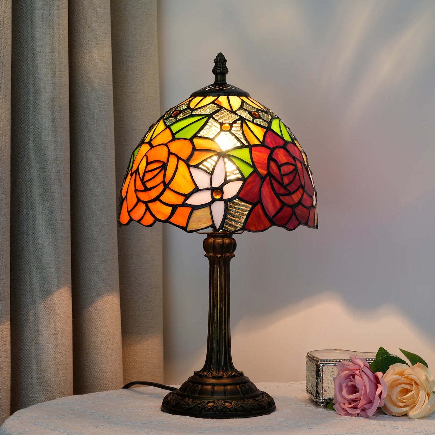 Lampe bureau style Tiffany - abat-jour verre teinté motifs floraux artisanal 