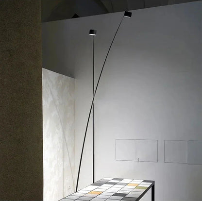 Lampe sur pied arc long design - ambiance dramatique salon moderne