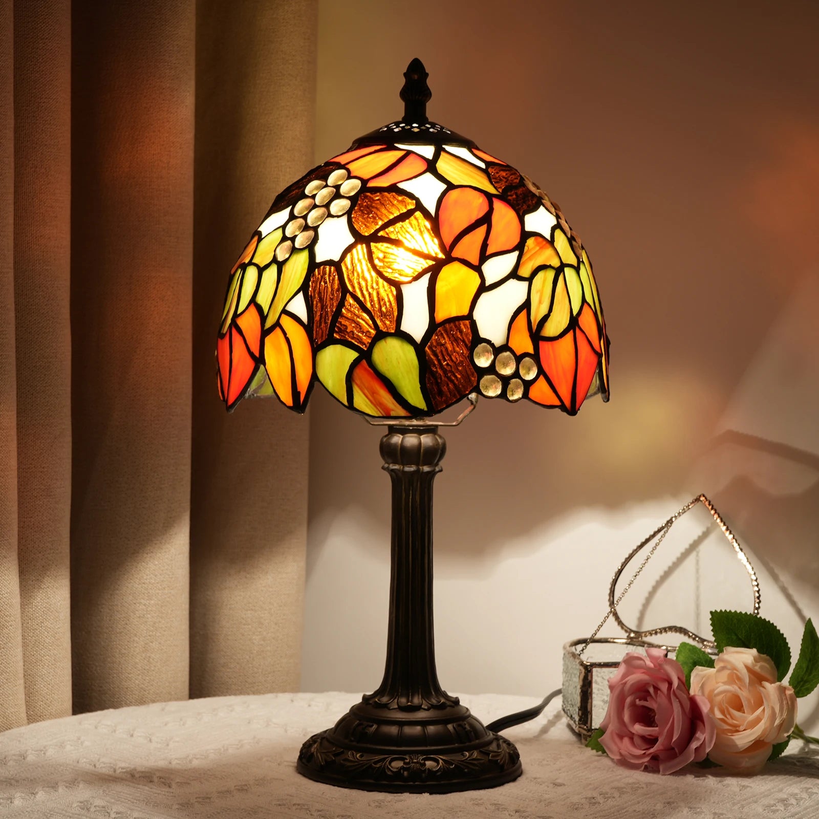 Lampe Tiffany vitrail multicolore vintage - vue principale abat-jour verre teinté