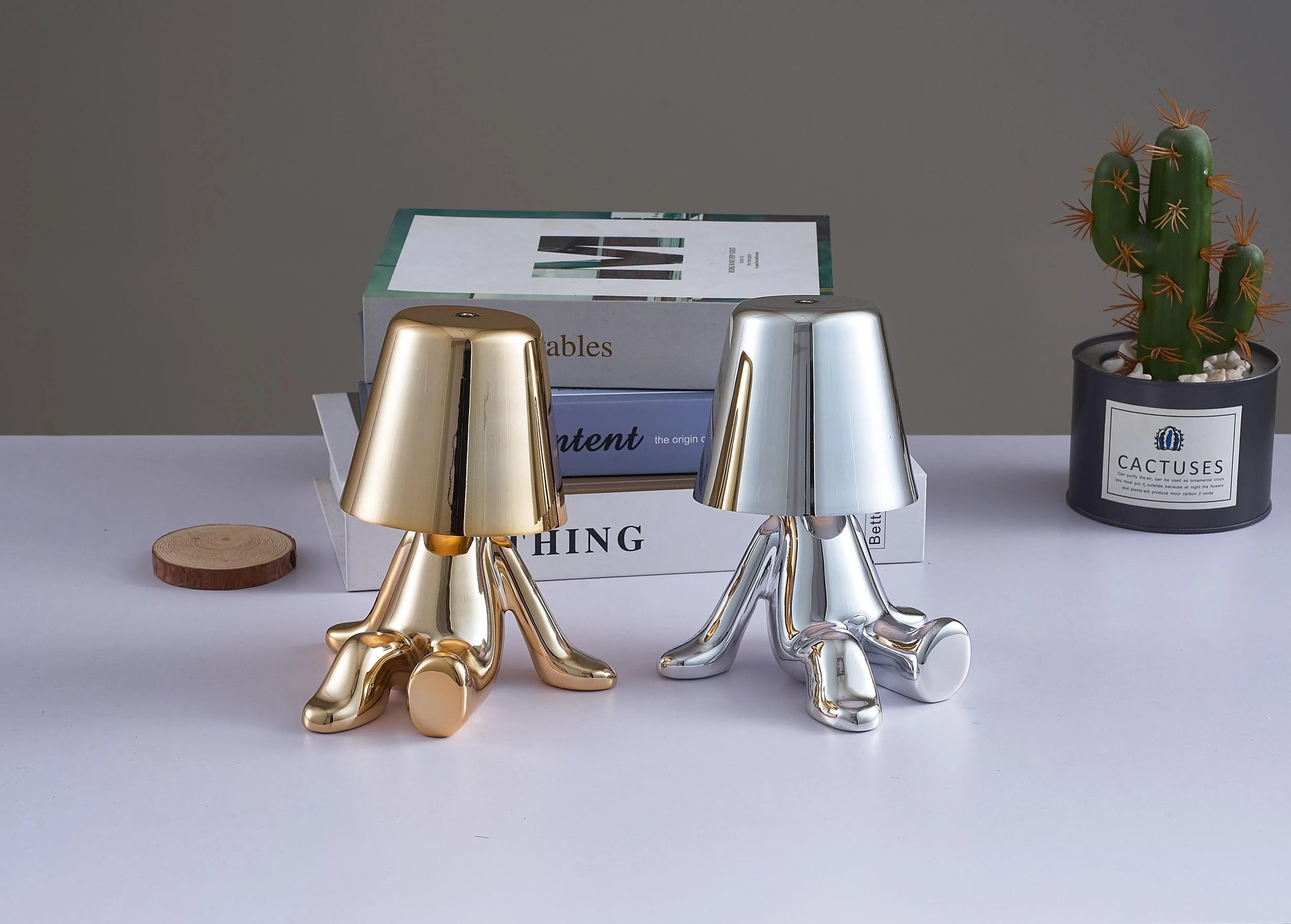 Lampe de bureau Nordic design sculptural en fer argenté avec figurine humaine