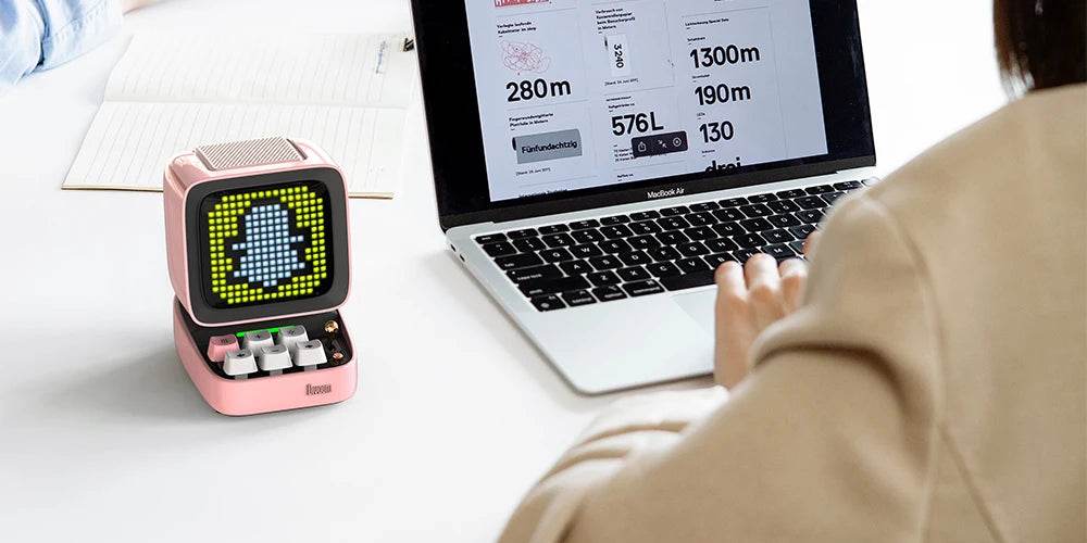 Ditoo Led : Haut-parleur Bluetooth rétro Pixel Art, jeu Portable avec 16x16 LED, écran avant contrôlé par application (rose), panneau d'affichage LED à monter soi-même - myledly