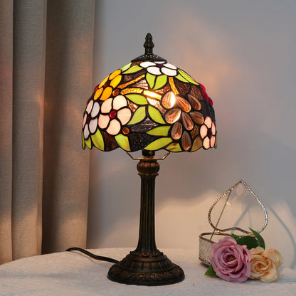 Lampe Tiffany rétro chic - vue rapprochée motifs floraux verre coloré - modèle grapes