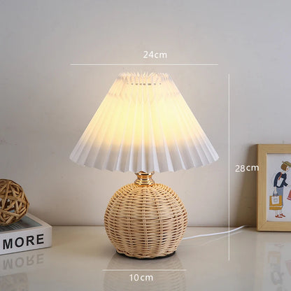 Luminaire bohème tressé blanc main - détail de la base et structure artisanale