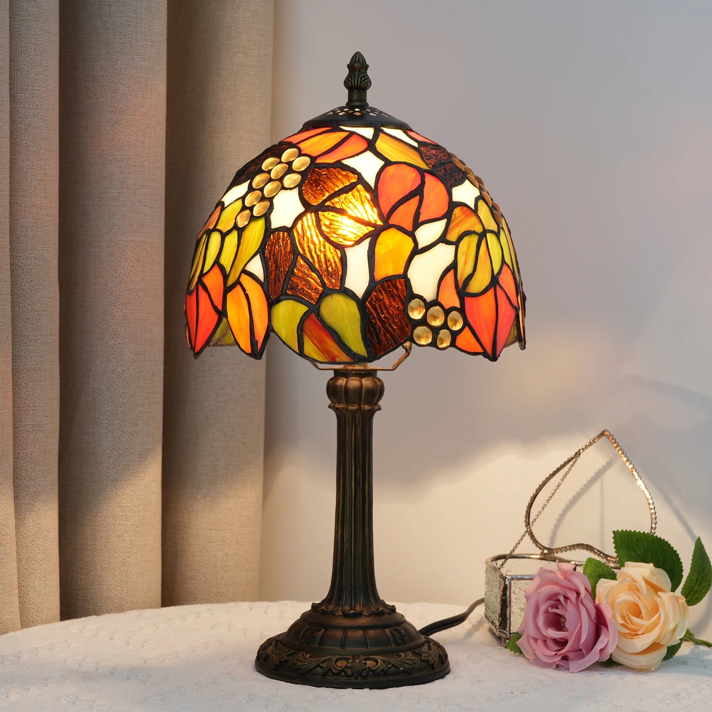 Lampe Tiffany vitrail multicolore vintage - vue principale abat-jour verre teinté