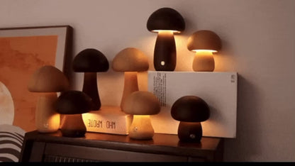 Wooden Mushroom : Lampe de chevet en bois de hêtre et de noyer, interrupteur tactile, intensité variable, rechargeable par USB